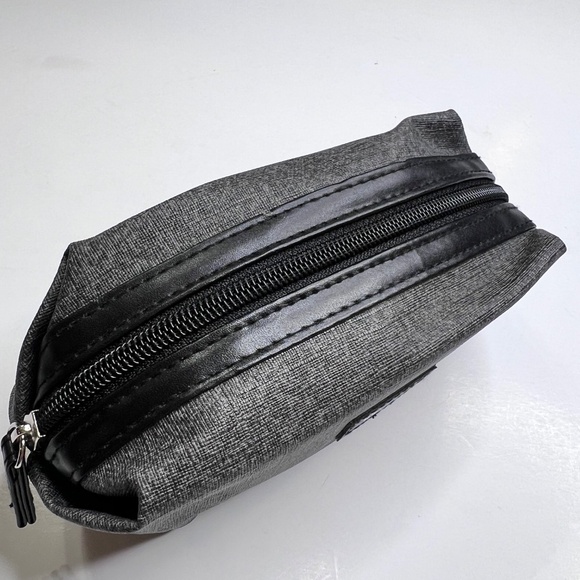 TUMI FOR DELTA Airlines Empty Gray Makeup Bag Pouch Amenity - Picture 3 of 12